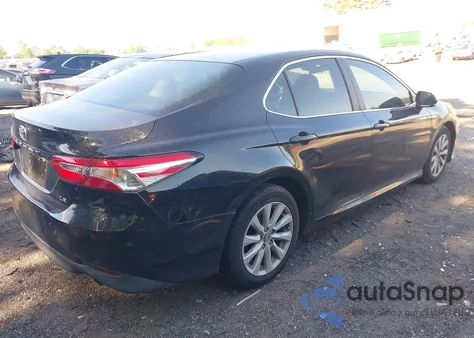 2018 Toyota Camry Le из США, поврежденный, VIN 4T1B11HK7JU648135